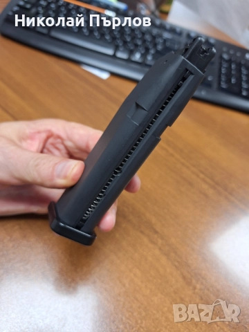 GLOCK 17 Gen4 UMAREX-чисто нов, снимка 8 - Въздушно оръжие - 51934907