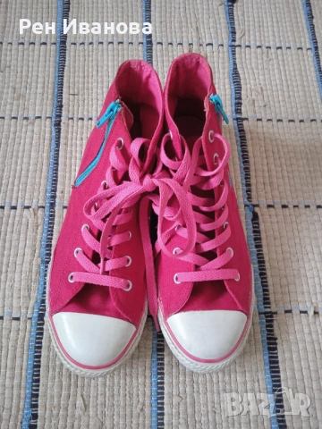 Продавам дамски кецове Converse All Star 