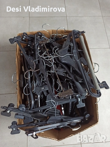 Закачалки за дрехи 