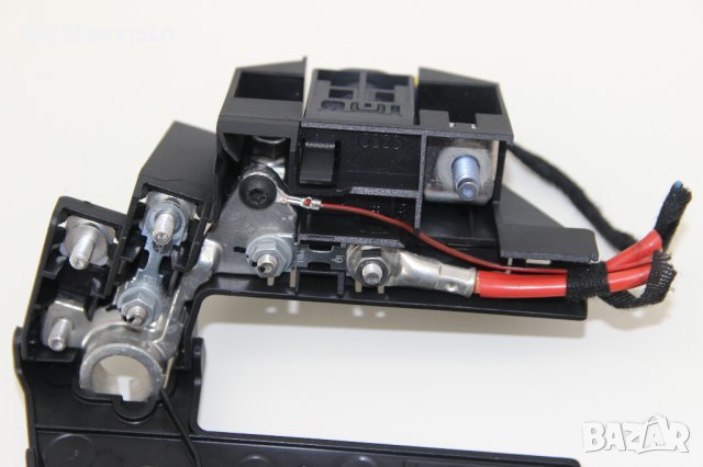 Плюсова клема Audi A4 B8 (2007-2015г.) B0101034, снимка 2 - Части - 41463310