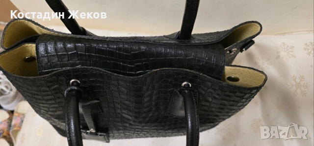 Тази елегантна италианска черна чанта е изработена от естествена кожа с крокодилски ефект , снимка 4 - Чанти - 53827551