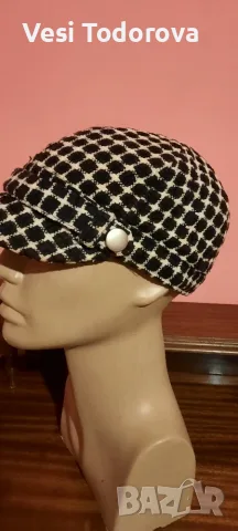 Дамски зимни шапки , снимка 12 - Шапки - 56275249