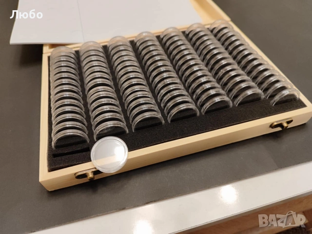  Дървена кутия за 100 бр. монети с капсули и уплътнители