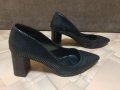 Черни остри обувки на висок ток, снимка 1 - Дамски обувки на ток - 40475210