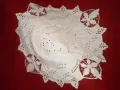 Старинна реколта от 30-те години на миналия век, ръчно бяла рязяна бродерия покривка за маса, снимка 2