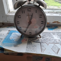 Стар часовник в добро състояние, снимка 1 - Антикварни и старинни предмети - 44612062