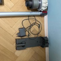 Прахосмукачка Dyson V7, снимка 4 - Прахосмукачки - 44464198