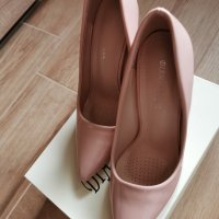 Обувки на ток, снимка 1 - Дамски ежедневни обувки - 44488409