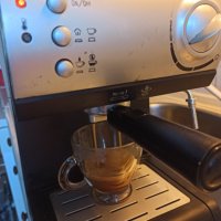 Кафемашина с ръкохватка с крема диск, работи перфектно и прави страхотно кафе с каймак , снимка 1 - Кафемашини - 41204894