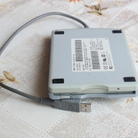 Флопи дисково устройство Fujitsu FPCFDD12 USB Floppy Drive, снимка 5 - Други - 42871168