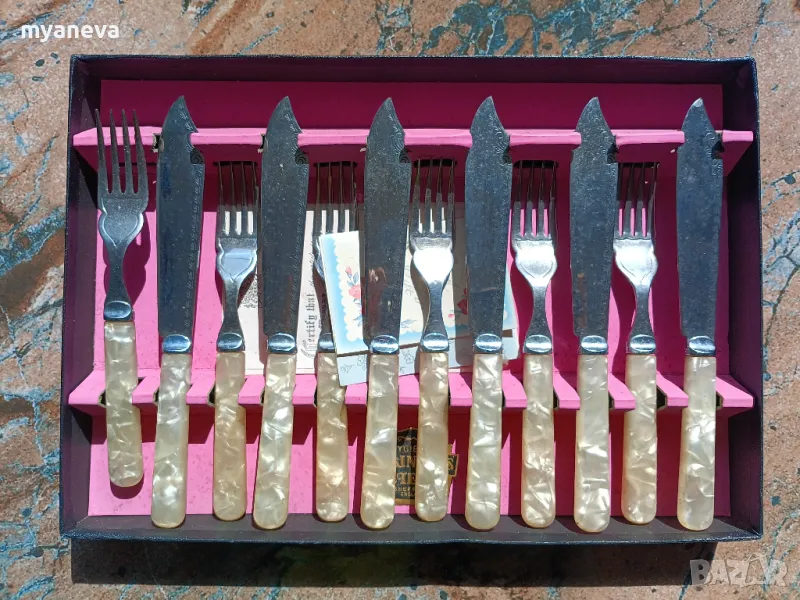 КОМПЛЕКТ ОТ 12 ВИНТИДЖ ХРОМИРАНИ НОЖОВЕ И ВИЛИЦИ ЗА РИБА С ДРЪЖКИ ОТ СЕДЕФ, снимка 1