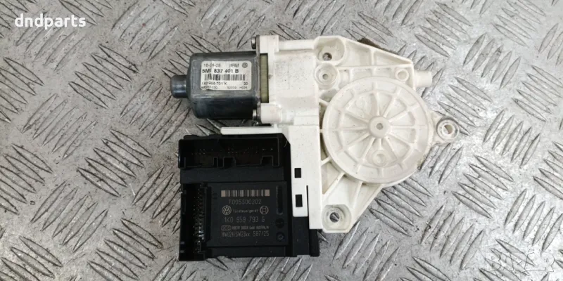 Моторче стъклоповдигач врата VW Golf Plus 2005г.(предна лява)	, снимка 1