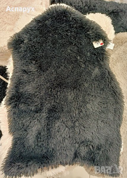 Черно кожено пухкаво рошаво килимче тип меча кожа, снимка 1