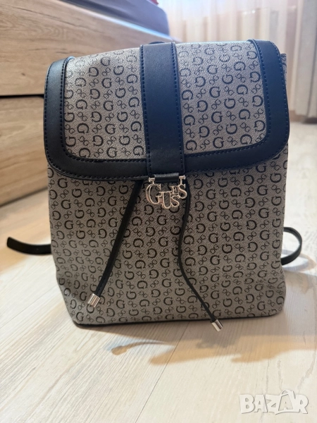 Оригинална дамска раничка Guess, снимка 1