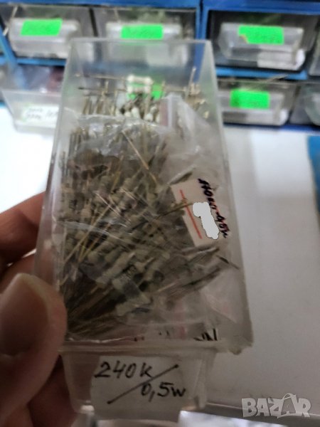 Български резистор, съпротивление - 240 килоома  половин ват, снимка 1