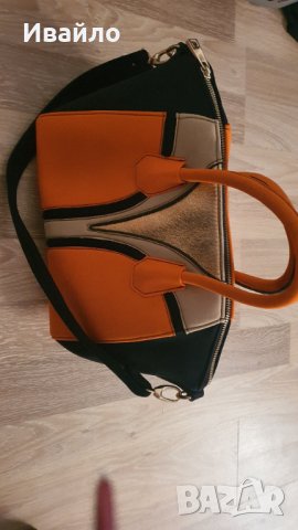 Италианска чанта от неопрен, снимка 1 - Чанти - 42388458