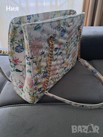 Дамски чанти, снимка 3 - Чанти - 44436190