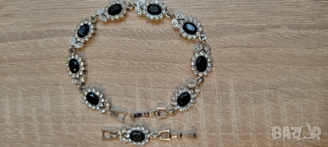 Стилна дамска гривна. Обеци 