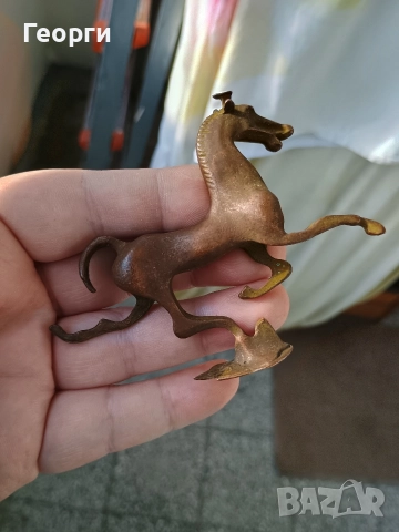 Бронзови конче-64