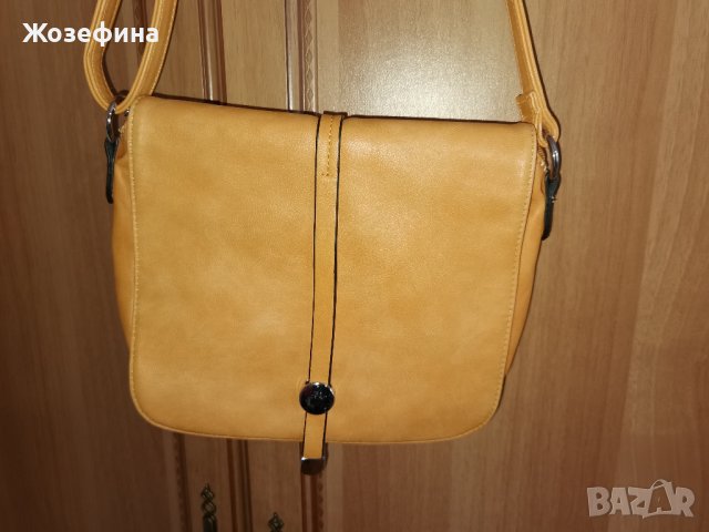Дамска чанта в оранжево, снимка 1 - Чанти - 40897772