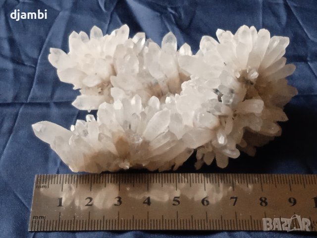 №48,Кварц, Кварцова друза с хематит и доломит,Кристали,Минерали,Родопи,, снимка 2 - Декорация за дома - 42665634