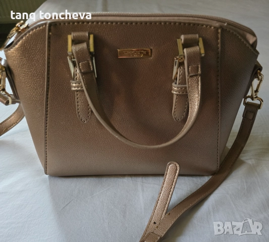 Златиста дамска чанта