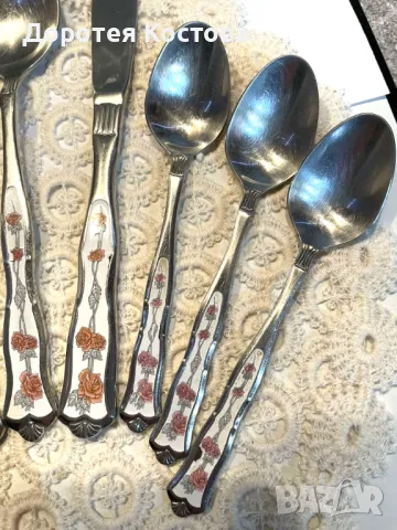 Красиви прибори MONOGRAM от Англия с рози и керамични дръжки, снимка 2 - Антикварни и старинни предмети - 48200318