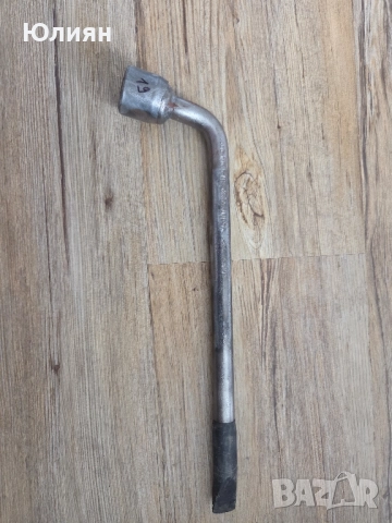 Форд ,ключ за гуми