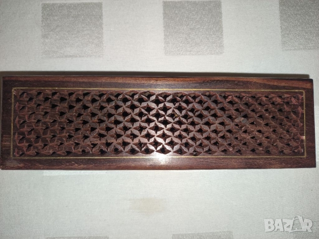 Дървена кутия от сандалово дърво. 