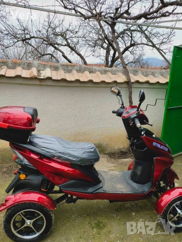 Продава се електрическо скутрерче триколка 