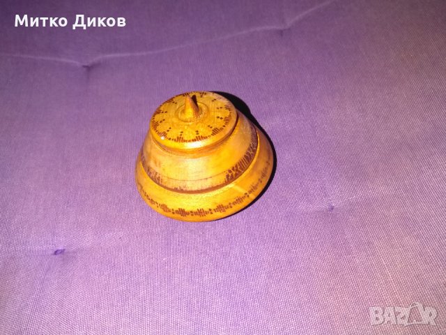Малка дървена фигурка с капак за украса или друго нещо фи 70мм Н-50мм
