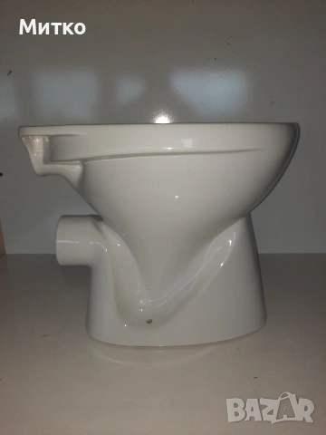 Тоалетна чиния със задно оттичане