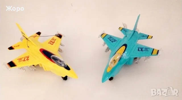 Детски малък самолет с дистанционно управление с звук и светлина 667145, снимка 11 - Влакчета, самолети, хеликоптери - 48559220