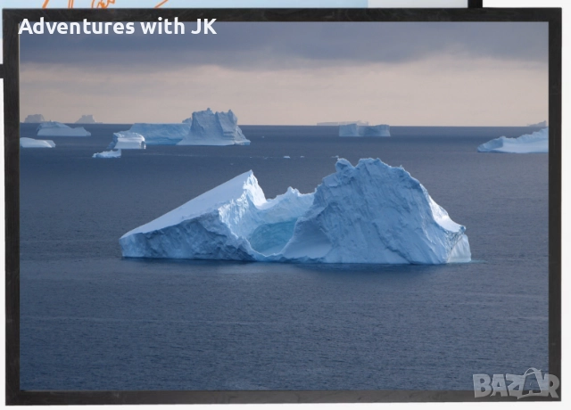 Авторски фотопринт "Ледници в Антарктика" в черна рамка от MDF с размер 50х70 см