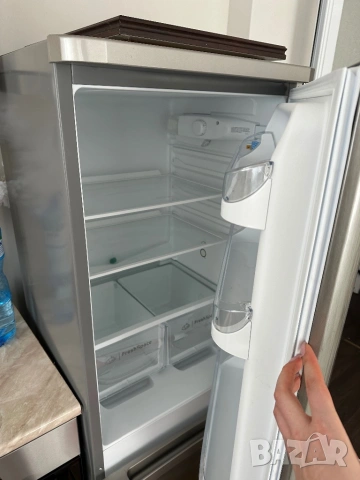 Свободностоящ хладилник с камера Indesit NCAA 55 NX, снимка 6 - Хладилници - 53490559