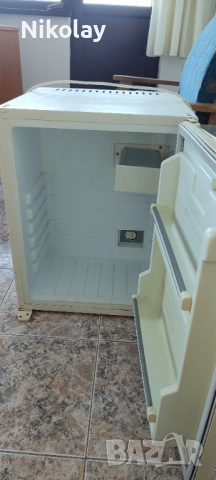 Продавам Мини бар хладилник Беко.