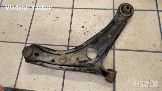 Носачи комплект  Тойота Ярис 2003, снимка 3 - Части - 51223688