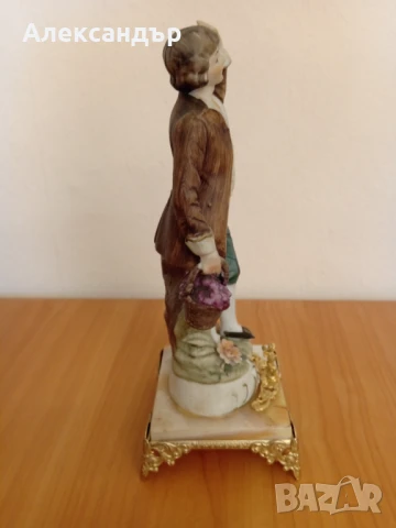 Порцеланова статуетка Capodimonte, снимка 6 - Статуетки - 50485751