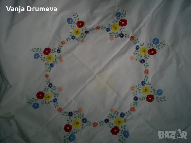 голяма ръчно бродирана покривка от 60-те години, снимка 6 - Покривки за маси - 47661118