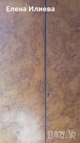 Стар дървен гардероб 