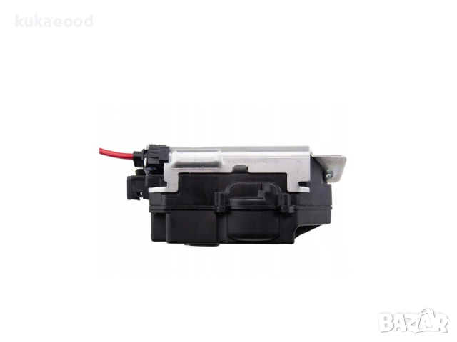 Машинка за заключване на багажник за Mercedes ML W164, снимка 6 - Части - 44602102