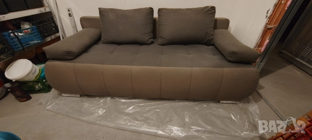 Капитониран диван Jysk 195x90 cm , снимка 3 - Дивани и мека мебел - 52512069