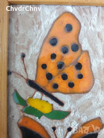 Малка авторска керамична картина с емайл/пеперуди/дървена рамка 20х12см, снимка 4 - Картини - 51357720