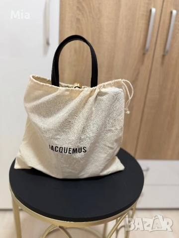 Дамска Чанта - Jacquemus черна - в перфектно състояние - веднъж ползвана, снимка 3 - Чанти - 53432458