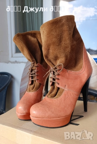 Боти от естествена кожа и велур Balenciaga, снимка 4 - Дамски боти - 52945333