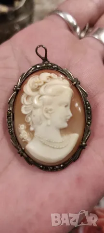 Медальон/брошка камея