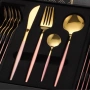 Комплект прибори за хранене от 24 части с луксозен дизайн и магнитна кутия в златисто и розово, снимка 1