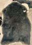 Черно кожено пухкаво рошаво килимче тип меча кожа