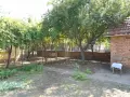 Продавам къща с 2.5 дка двор в село Селановци, снимка 2