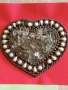 БИЖУ в ФОРМАТА на СЪРЦЕ с ИНКРУСТИРАНИ КРИСТАЛИ и ПЕРЛИ ОРНАМЕНТИРАНО 49884, снимка 6
